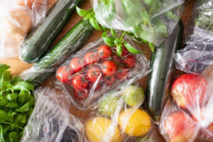 Lire la suite à propos de l’article Fin des emballages plastiques des fruits et légumes : quel calendrier ?