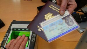 Lire la suite à propos de l’article Passeport et carte nationale d’identité : les délais de délivrance raccourcis