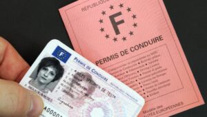 Lire la suite à propos de l’article Le permis de conduire dématérialisé se généralise avec France Identité
