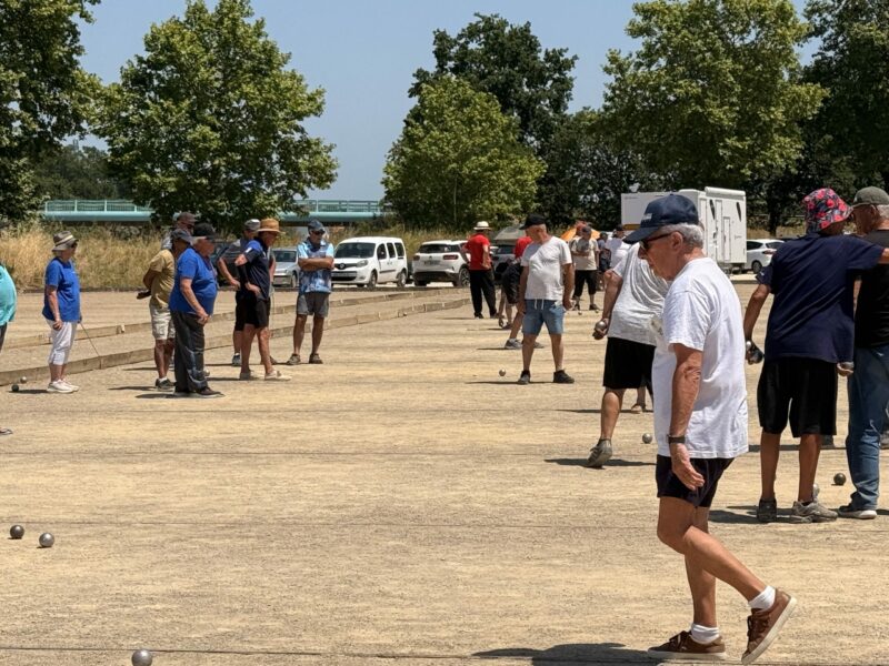 Concours régional de pétanque : une journée de compétition sous un soleil de plomb