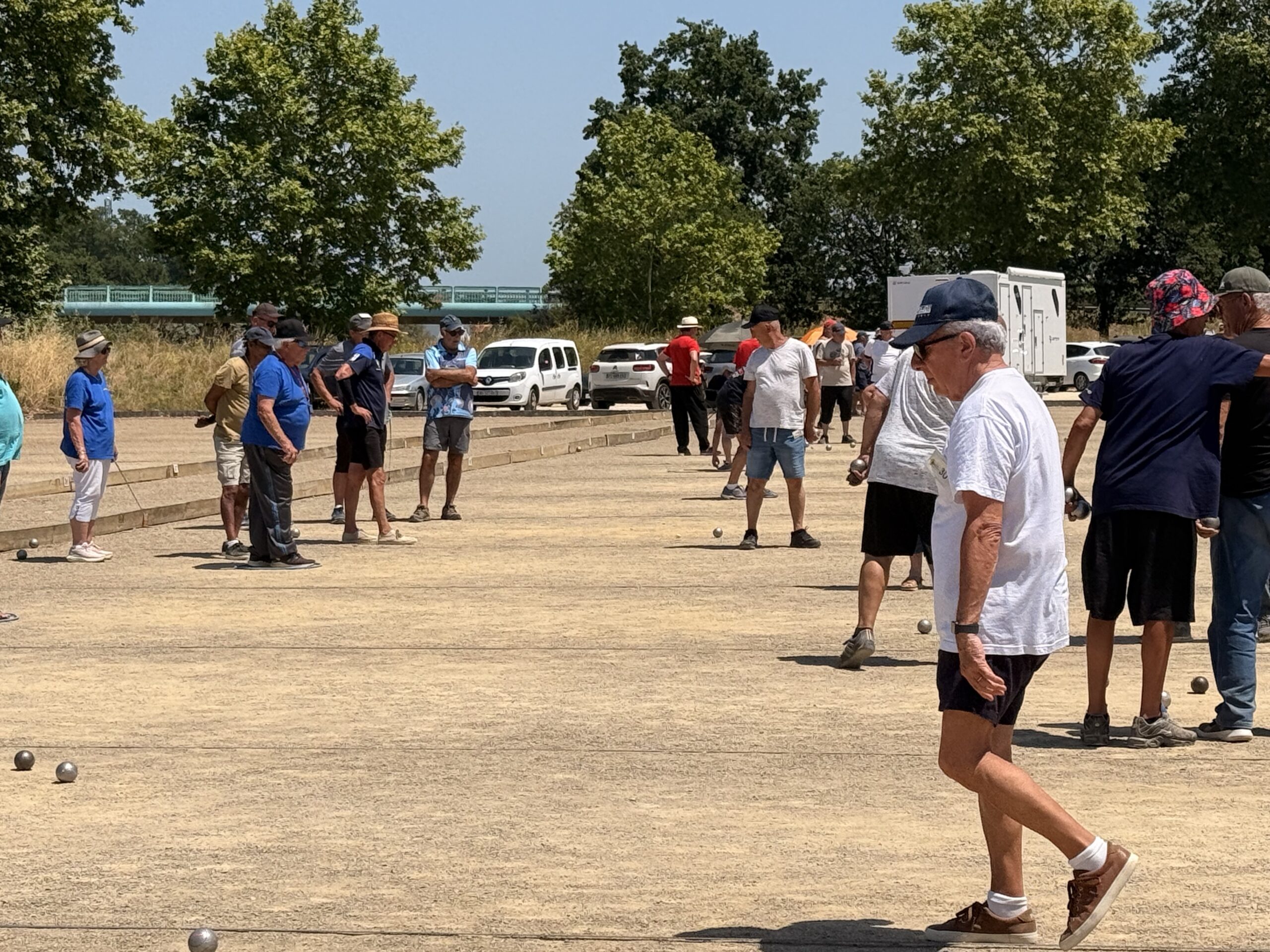 You are currently viewing Concours régional de pétanque : une journée de compétition sous un soleil de plomb